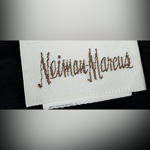 GIVENCHY- en plus- Neiman Marcus - plus size -dark navy - classic pencil skirt - Picture 3 of 9